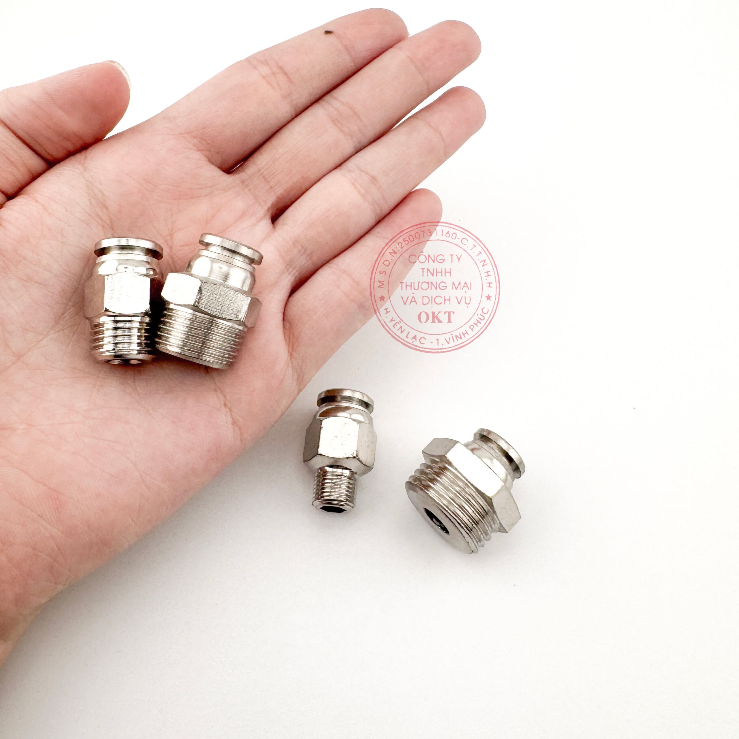 cút 1 đầu ren ngoài PC inox 8(4)